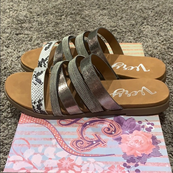 ❤️❤️❤️Super cute sandal❤️❤️❤️ - Picture 4 of 6
